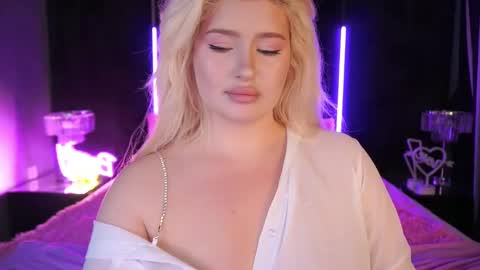 Snapshot of cocosecretss chatting on March 6, 7:36 am onlyfans amyleyy online show from March 6, 7:36 am