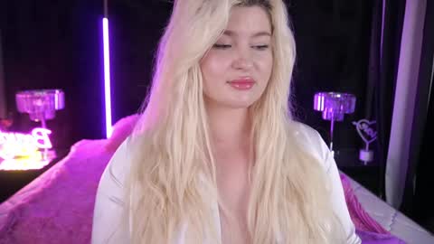 Snapshot of cocosecretss chatting on December 15, 11:01 am onlyfans amyleyy online show from December 15, 11:01 am