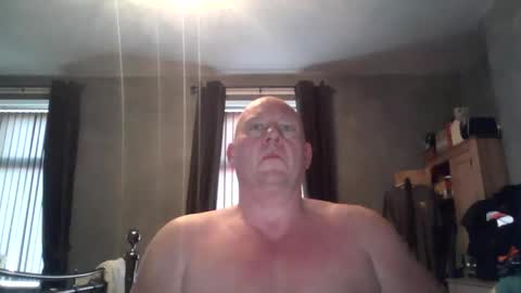 col4nows online show from November 26, 9:06 am