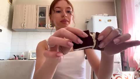 Lily online show from June 18, 5:02 am