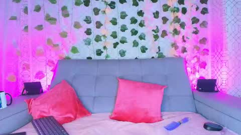 Snapshot of colett_hall chatting on September 21, 12:09 pm colett online show from September 21, 12:09 pm