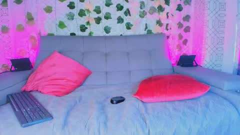 Snapshot of colett_hall chatting on September 27, 12:14 pm colett online show from September 27, 12:14 pm