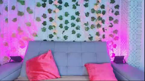 Snapshot of colett_hall chatting on September 11, 11:55 am colett online show from September 11, 11:55 am