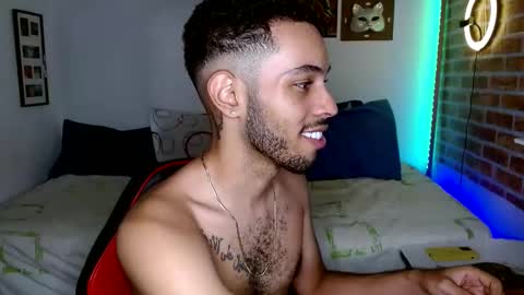 Snapshot of colinlatinbrown chatting on February 25, 10:42 pm IG online show from February 25, 10:42 pm