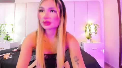 Snapshot of college_muscle_ass chatting on October 15, 11:38 pm college_muscle_ass online show from October 15, 11:38 pm