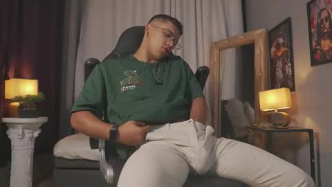 colstorw_ online show from April 18, 10:06 am