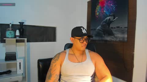 Snapshot of coltonmassif_ chatting on December 31, 10:04 am coltonmassif_ online show from December 31, 10:04 am