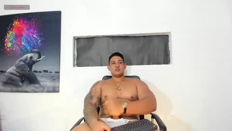 Snapshot of coltonmassif_ chatting on February 11, 3:29 am coltonmassif_ online show from February 11, 3:29 am