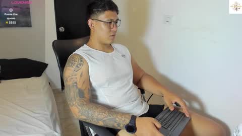 Snapshot of coltonmassif_ chatting on October 8, 5:02 am coltonmassif_ online show from October 8, 5:02 am