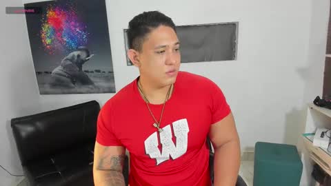 Snapshot of coltonmassif_ chatting on February 19, 2:12 am coltonmassif_ online show from February 19, 2:12 am