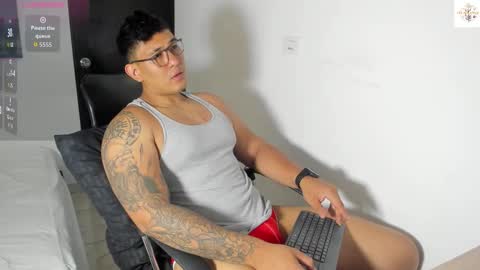 Snapshot of coltonmassif_ chatting on October 7, 3:35 am coltonmassif_ online show from October 7, 3:35 am