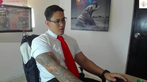 Snapshot of coltonmassif_ chatting on October 21, 7:17 pm coltonmassif_ online show from October 21, 7:17 pm