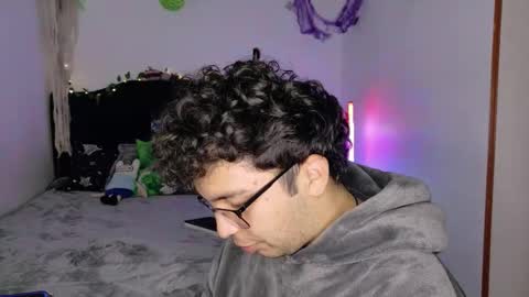 conor_taylor_ online show from October 14, 3:48 pm