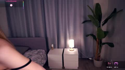 Hello im Sofia Welcme to my room .More hugs and kiss for you online show from October 15, 7:32 am