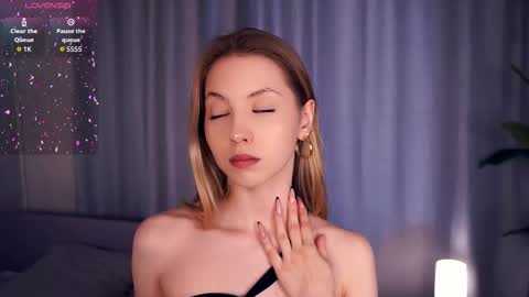 Hello im Sofia Welcme to my room .More hugs and kiss for you online show from October 3, 7:27 am