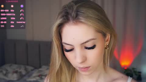 Hello im Sofia Welcme to my room .More hugs and kiss for you online show from December 1, 7:06 am