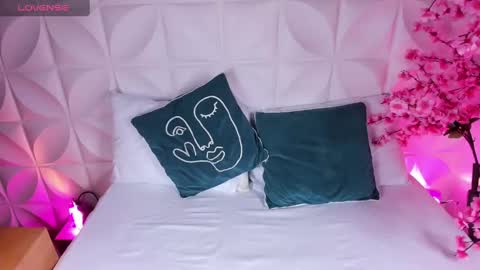 Snapshot of cora22_ chatting on January 13, 12:35 pm CORA online show from January 13, 12:35 pm