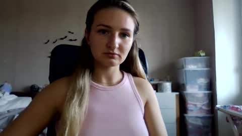 Snapshot of cora_fora chatting on October 7, 9:16 am cora_fora online show from October 7, 9:16 am