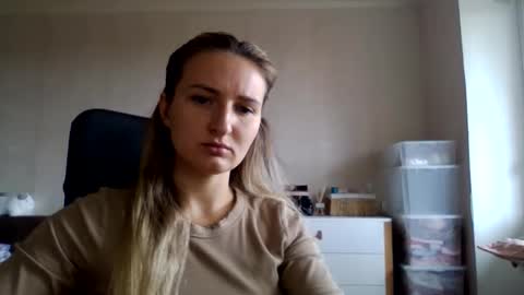 Snapshot of cora_fora chatting on September 16, 8:06 am cora_fora online show from September 16, 8:06 am