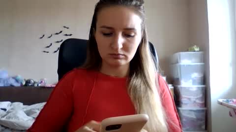 Snapshot of cora_fora chatting on October 8, 9:26 am cora_fora online show from October 8, 9:26 am