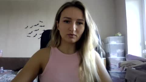 Snapshot of cora_fora chatting on September 29, 7:51 am cora_fora online show from September 29, 7:51 am