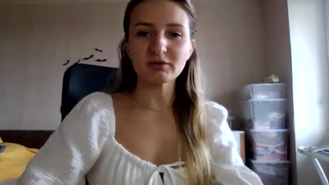 Snapshot of cora_fora chatting on October 3, 9:17 am cora_fora online show from October 3, 9:17 am