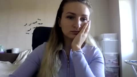 Snapshot of cora_fora chatting on September 26, 8:11 am cora_fora online show from September 26, 8:11 am