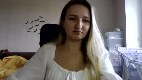 Snapshot of cora_fora chatting on September 30, 9:42 am cora_fora online show from September 30, 9:42 am
