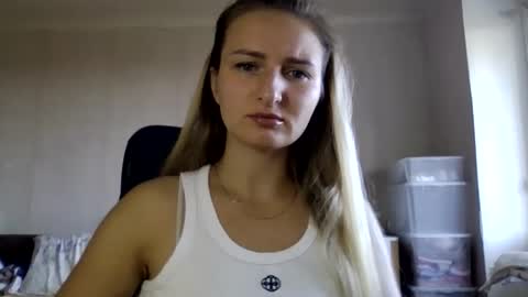 Snapshot of cora_fora chatting on September 15, 7:21 am cora_fora online show from September 15, 7:21 am