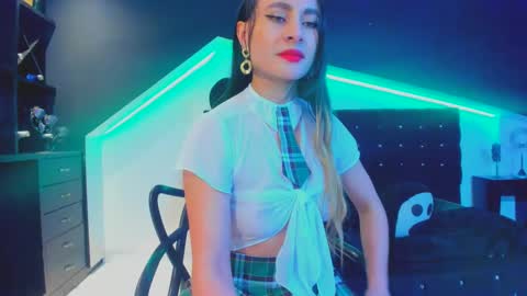 Snapshot of coral_gibson chatting on March 10, 6:23 pm Coral online show from March 10, 6:23 pm