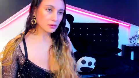 Snapshot of coral_gibson chatting on February 17, 12:49 pm Coral online show from February 17, 12:49 pm