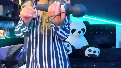 Snapshot of coral_gibson chatting on February 21, 12:39 pm Coral online show from February 21, 12:39 pm