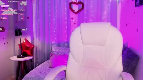 Snapshot of coralinericce_ chatting on March 7, 8:13 am Coral Stefani online show from March 7, 8:13 am