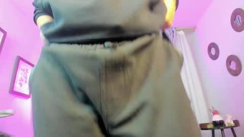 Snapshot of coralinericce_ chatting on October 19, 5:01 am Coral Stefani online show from October 19, 5:01 am