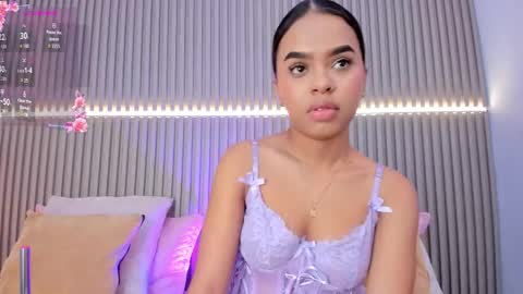 Snapshot of coralineross_ chatting on October 18, 11:25 am coralineross_ online show from October 18, 11:25 am