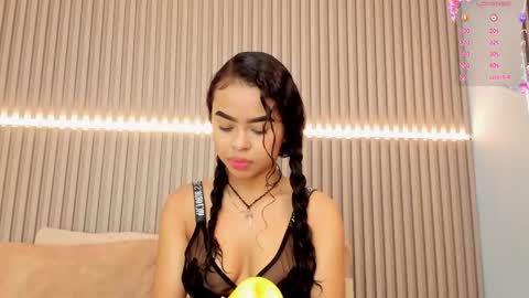 Snapshot of coralineross_ chatting on March 11, 11:12 am coralineross_ online show from March 11, 11:12 am