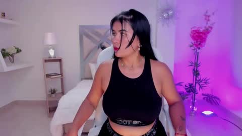 Snapshot of corina_white chatting on March 5, 6:12 pm Corina White online show from March 5, 6:12 pm