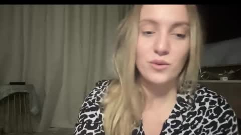 Snapshot of cosmo_blondiee chatting on October 2, 5:12 pm cosmo_blondiee online show from October 2, 5:12 pm