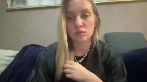 Snapshot of cosmo_blondiee chatting on September 26, 8:28 pm cosmo_blondiee online show from September 26, 8:28 pm