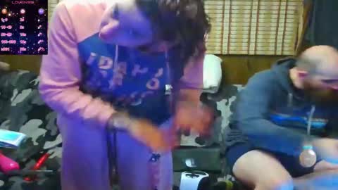 Alaskawildcouple online show from October 22, 9:01 am