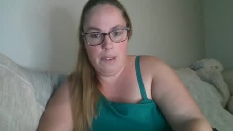 Snapshot of countrylovin2018 chatting on October 18, 6:56 pm Fallen Angel 21 online show from October 18, 6:56 pm