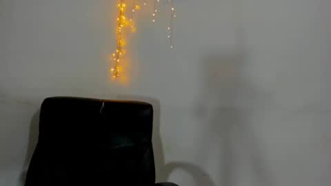 Snapshot of couple_fantasy30 chatting on February 14, 12:09 am Nikol y tomy online show from February 14, 12:09 am