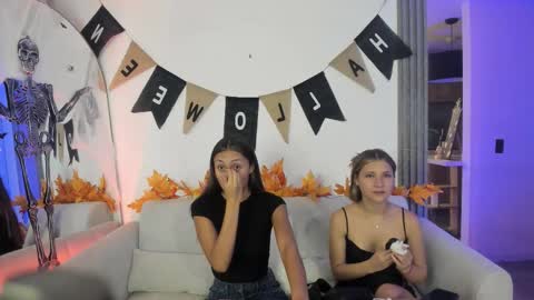 Snapshot of couple_funnyy chatting on October 9, 2:06 am couple_funnyy online show from October 9, 2:06 am