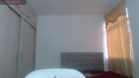 Snapshot of couple_sexandlove chatting on October 5, 12:24 pm ALEJANDRO Y EMILY online show from October 5, 12:24 pm