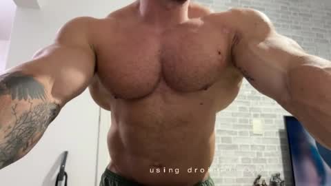 couplemuscle40 online show from April 3, 2:51 am