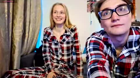 Snapshot of couplemypassion chatting on October 5, 10:17 pm Katherine and Morris online show from October 5, 10:17 pm