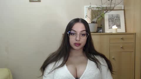 Snapshot of courtney_lux chatting on March 3, 6:13 pm Courtney online show from March 3, 6:13 pm