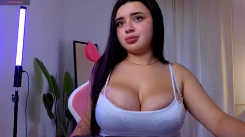 Snapshot of courtneyk_ chatting on October 8, 2:45 pm Courtney online show from October 8, 2:45 pm
