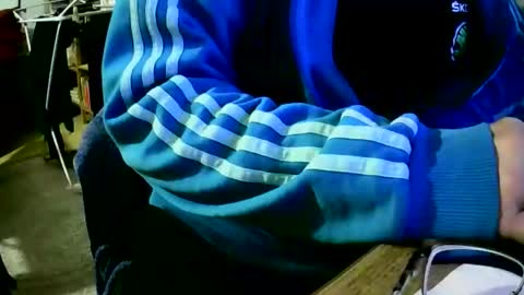 Snapshot of coyote017 chatting on February 13, 8:17 am coyote017 online show from February 13, 8:17 am