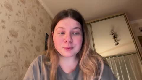 Snapshot of crave_elise chatting on October 19, 11:09 pm Elise online show from October 19, 11:09 pm